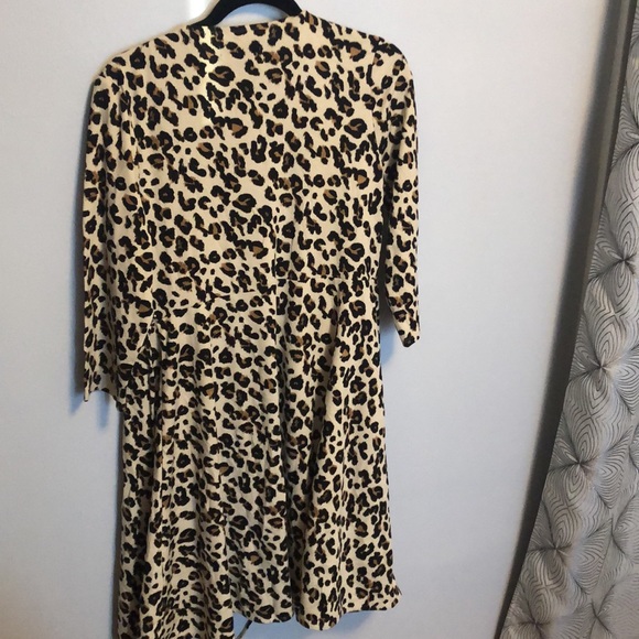 Banana Republic animal print Wrap dress - Picture 5 of 5